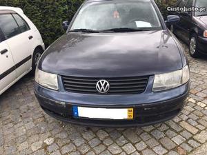 VW Passat 1.9 5 Portas Outubro/98 - à venda - Ligeiros