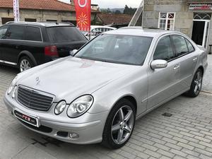 Mercedes-Benz E 220 CDI Classic 150cv Maio/02 - à venda -