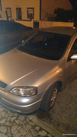 Opel Astra 2.0 di 5 portas Fevereiro/99 - à venda -