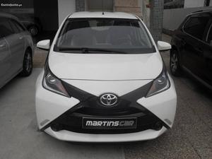 Toyota Aygo 1.0 X-Play+AC (5P) Setembro/16 - à venda -