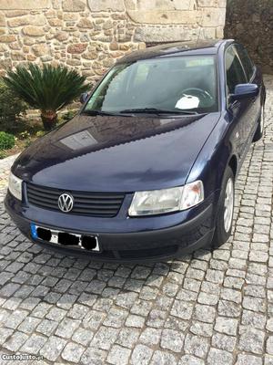 VW Passat  cv Novembro/97 - à venda - Ligeiros