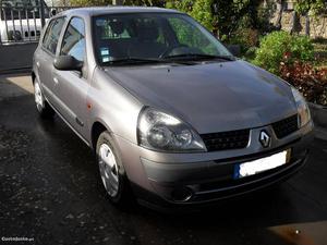 Renault Clio 1.2 Junho/01 - à venda - Ligeiros Passageiros,