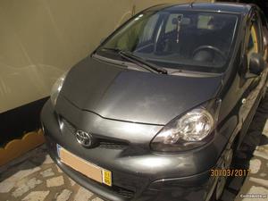 Toyota Aygo çitadine Maio/11 - à venda - Ligeiros