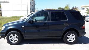 Mercedes-Benz ML 270 gasóleo Abril/00 - à venda -