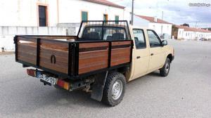 Nissan Pick Up 6 lugares TD 25 Novembro/90 - à venda -