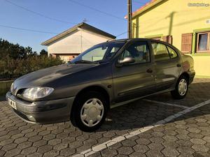 Renault Mégane Classic 1.4 Dezembro/98 - à venda -