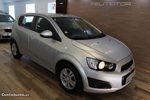 Chevrolet Aveo 1.2 Bi-Fuel Agosto/13 - à venda - Ligeiros