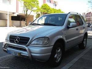 Mercedes-Benz ML 270 CDi Julho/01 - à venda - Ligeiros