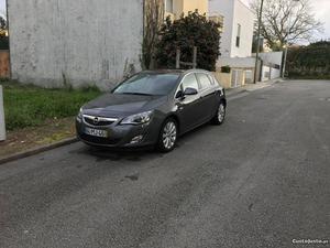 Opel Astra Cosmo 1.3 CDTi Novembro/11 - à venda - Ligeiros