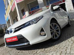 Toyota Auris 1.8 Hibrido 136cv Abril/15 - à venda -