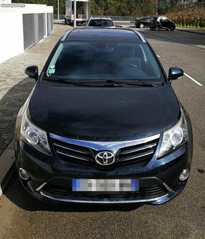 Toyota Avensis SW Junho/12 - à venda - Ligeiros