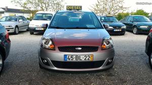 Ford Fiesta 1.4 tdci Março/06 - à venda - Ligeiros