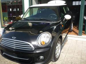 MINI Cooper 1.6 D Outubro/12 - à venda - Ligeiros