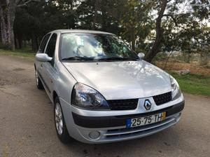 Renault Clio v Março/02 - à venda - Ligeiros