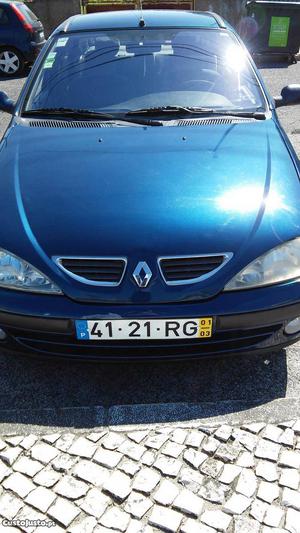 Renault Mégane 1.4 Fevereiro/01 - à venda - Ligeiros