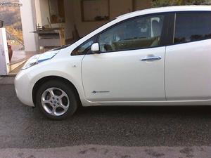 Nissan Leaf spoiler Outubro/12 - à venda - Ligeiros