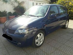 Renault Clio ligeiro passageiros Abril/02 - à venda -