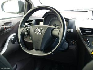 Toyota iQ 2 (Nacional) Abril/09 - à venda - Ligeiros