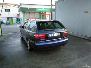 Volvo V40 Nacional Fevereiro/03 - à venda - Ligeiros