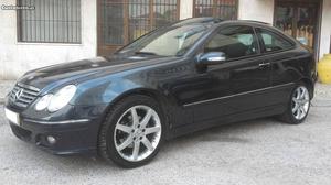 Mercedes-Benz C 220 cdi coupe Abril/04 - à venda -