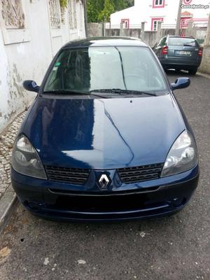 Renault Clio 1.2, muito estimado! Agosto/02 - à venda -