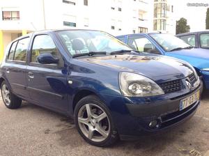 Renault Clio 1.5 dci privilége Maio/02 - à venda -