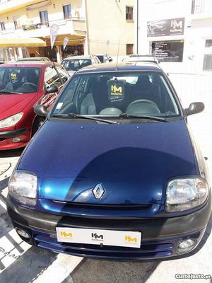 Renault Clio  Dezembro/99 - à venda - Ligeiros