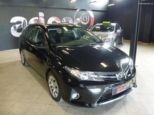 Toyota Auris 1.4 D4D ST Abril/14 - à venda - Ligeiros