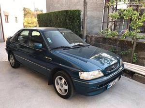 Ford Escort Berlina Junho/94 - à venda - Ligeiros