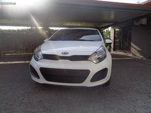 Kia Rio 1.2 CRDI Ecodinamics Agosto/12 - à venda - Ligeiros