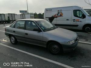 Opel Astra 1.4 Dezembro/95 - à venda - Ligeiros