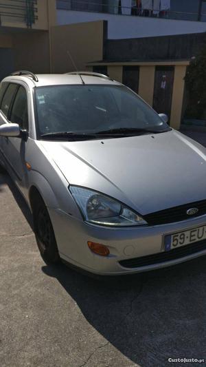 Ford Focus carrinha Outubro/99 - à venda - Ligeiros