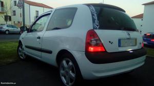 Renault Clio v Outubro/01 - à venda - Ligeiros