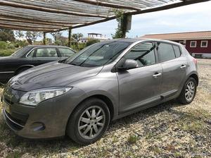 Renault Mégane 1.5 dCI Luxe Junho/11 - à venda - Ligeiros