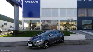 Volvo V40 D2 R-DESIGN MOMENT Março/17 - à venda - Ligeiros
