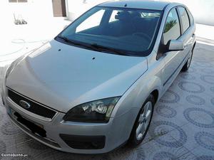 Ford Focus 1.4 Sport Maio/05 - à venda - Ligeiros