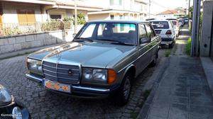 Mercedes-Benz 300 W  D Março/81 - à venda -