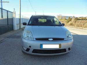 Ford Fiesta 1.4 TDCI TREND Dezembro/04 - à venda - Ligeiros