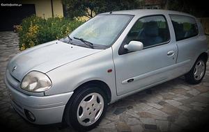 Renault Clio 1.2 8 v Julho/00 - à venda - Ligeiros