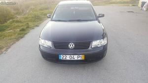 VW Passat b3 Abril/00 - à venda - Ligeiros Passageiros,