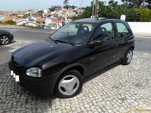 Opel Corsa 5 lugares Abril/95 - à venda - Ligeiros