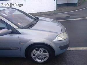 Renault Mégane Exclusive Janeiro/04 - à venda - Ligeiros