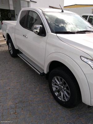 Mitsubishi L200 strakar Abril/17 - à venda - Pick-up/