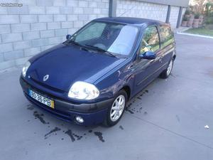 Renault Clio v Fevereiro/00 - à venda - Ligeiros