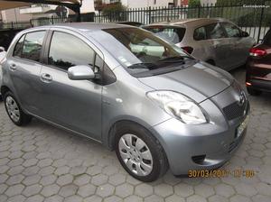 Toyota Yaris D4D 5 lugaresCredito Setembro/06 - à venda -