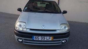 Renault Clio 1.2 direcção assistida Agosto/98 - à venda -