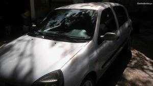 Renault Clio vPrivil.98cv Fevereiro/02 - à venda -