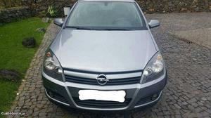 Opel Corsa C 1.3CDTi 5P Junho/05 - à venda - Ligeiros