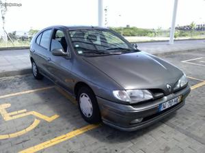 Renault Mégane  com a/c Julho/96 - à venda - Ligeiros