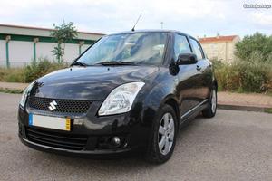 Suzuki Swift 1.3 DDiS GLX Junho/10 - à venda - Ligeiros